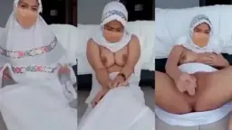Maelaela Mukena Toge Colmek Pakai Dildo
