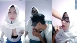 Jeslyn Cantik Jilbab SM4 Mulus Diewe Pacar LIVE